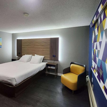 Super 8 By Wyndham Hayward Wi Motel Exterior photo