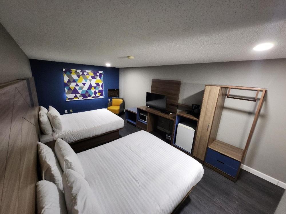 Super 8 By Wyndham Hayward Wi Motel Exterior photo