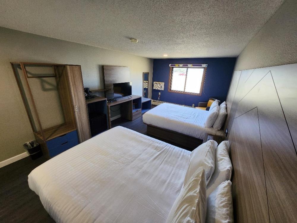 Super 8 By Wyndham Hayward Wi Motel Exterior photo