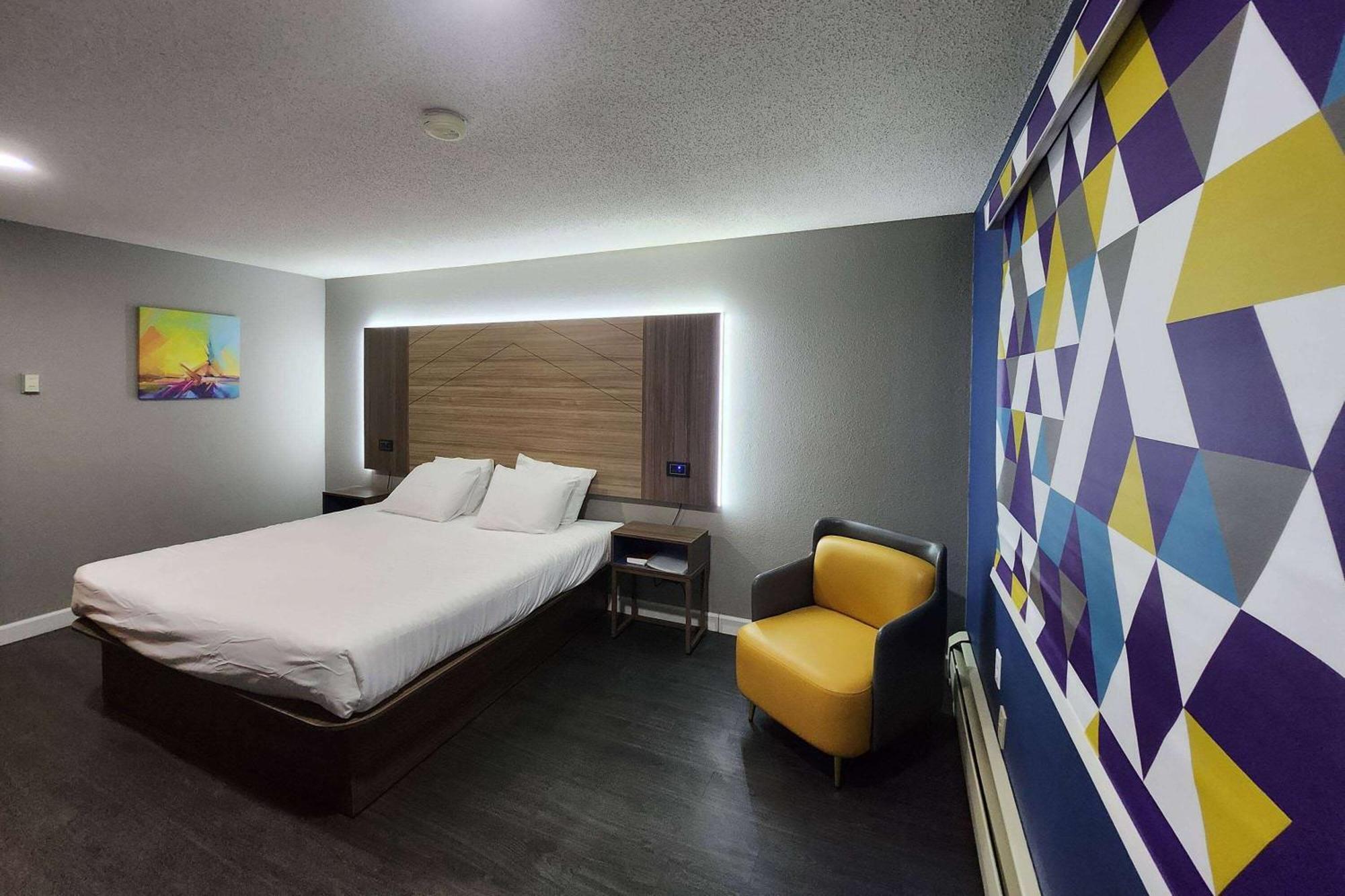 Super 8 By Wyndham Hayward Wi Motel Exterior photo