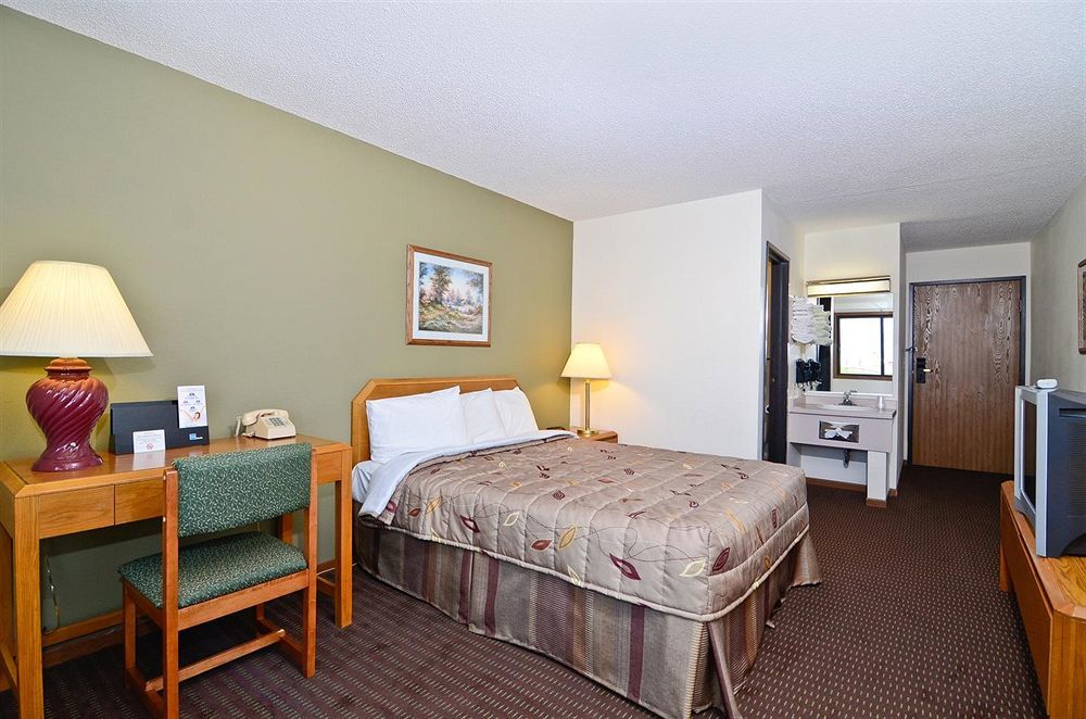 Super 8 By Wyndham Hayward Wi Motel Exterior photo