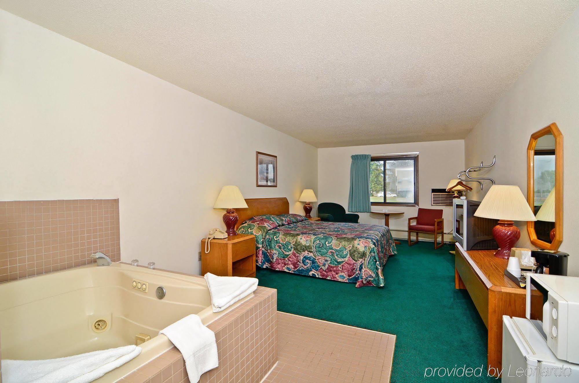 Super 8 By Wyndham Hayward Wi Motel Exterior photo