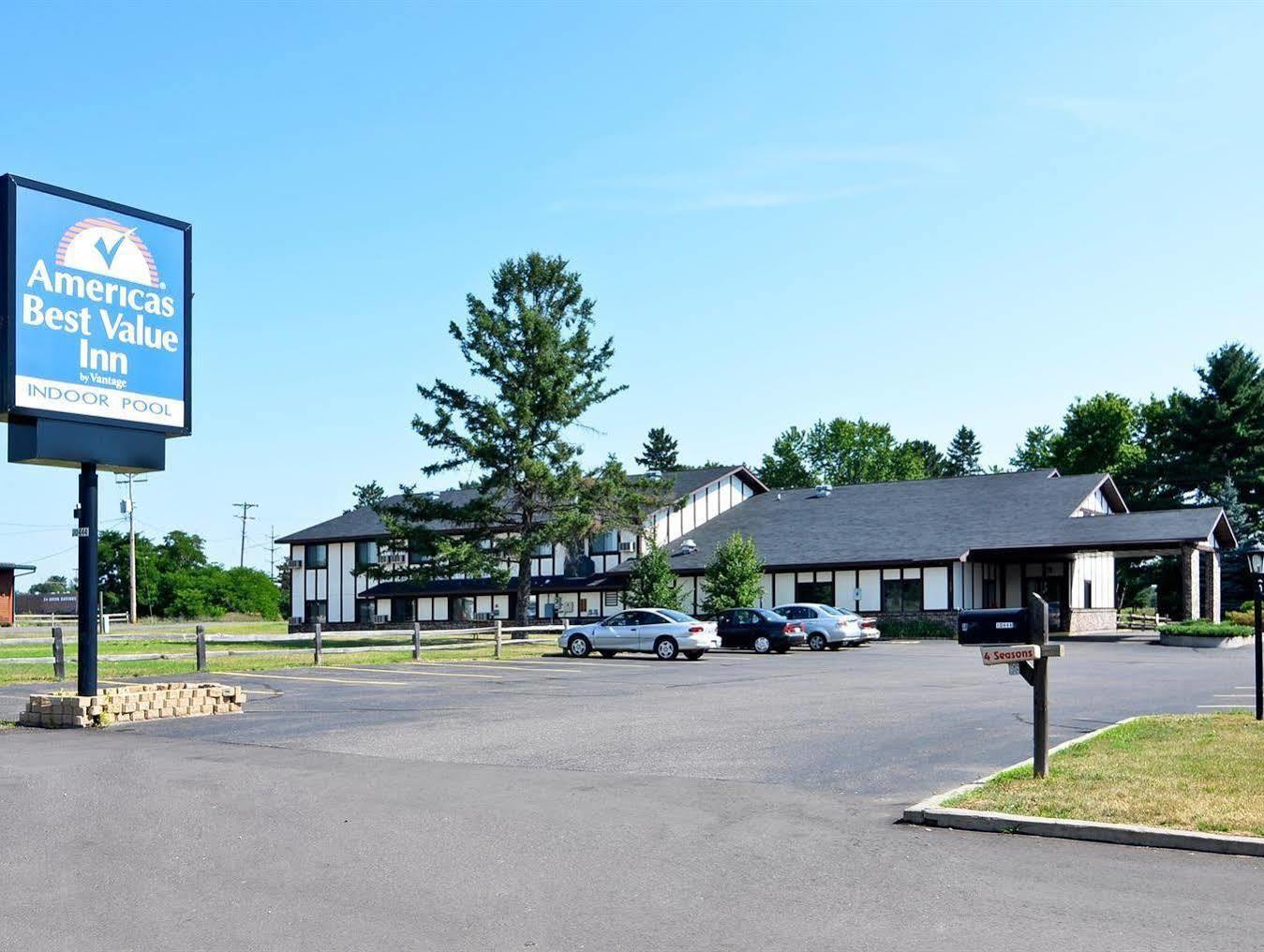Super 8 By Wyndham Hayward Wi Motel Exterior photo
